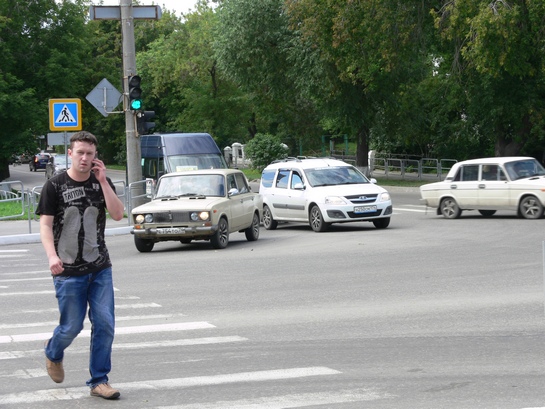 Перекрёсток улиц Ленина и Карла Либкнехта – один из очагов аварийности в нашем округе.Ситуацию осложняют и светофоры, которые регулярно выходят из строя.