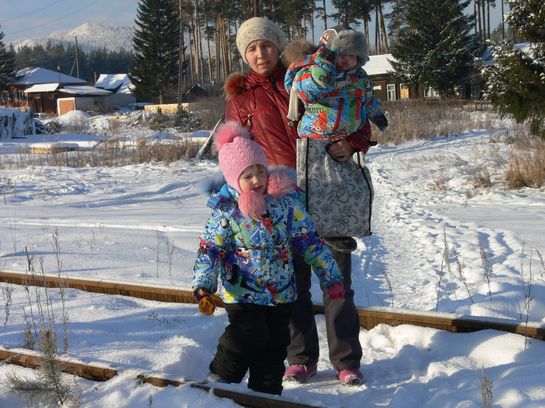 Екатерина Егорова с дочерью и сыном: На то, что вопрос  с дорогой решится в нашу пользу, мы не надеемся.