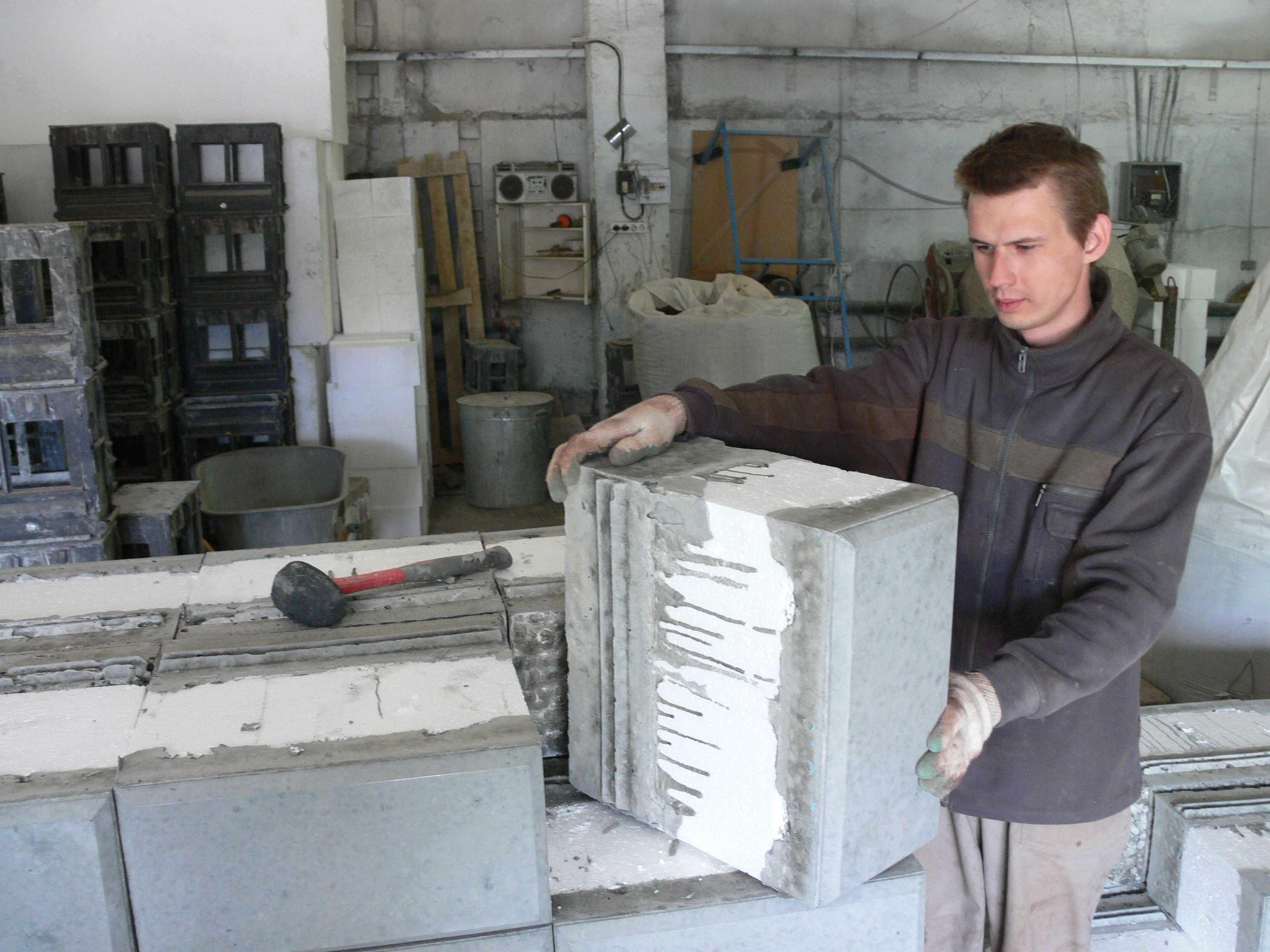 Бетонщик Виталий Попов: Блоки из керамогранита, которые выпускает ООО «Ай-Нэт», имеют высокую теплоэффективность